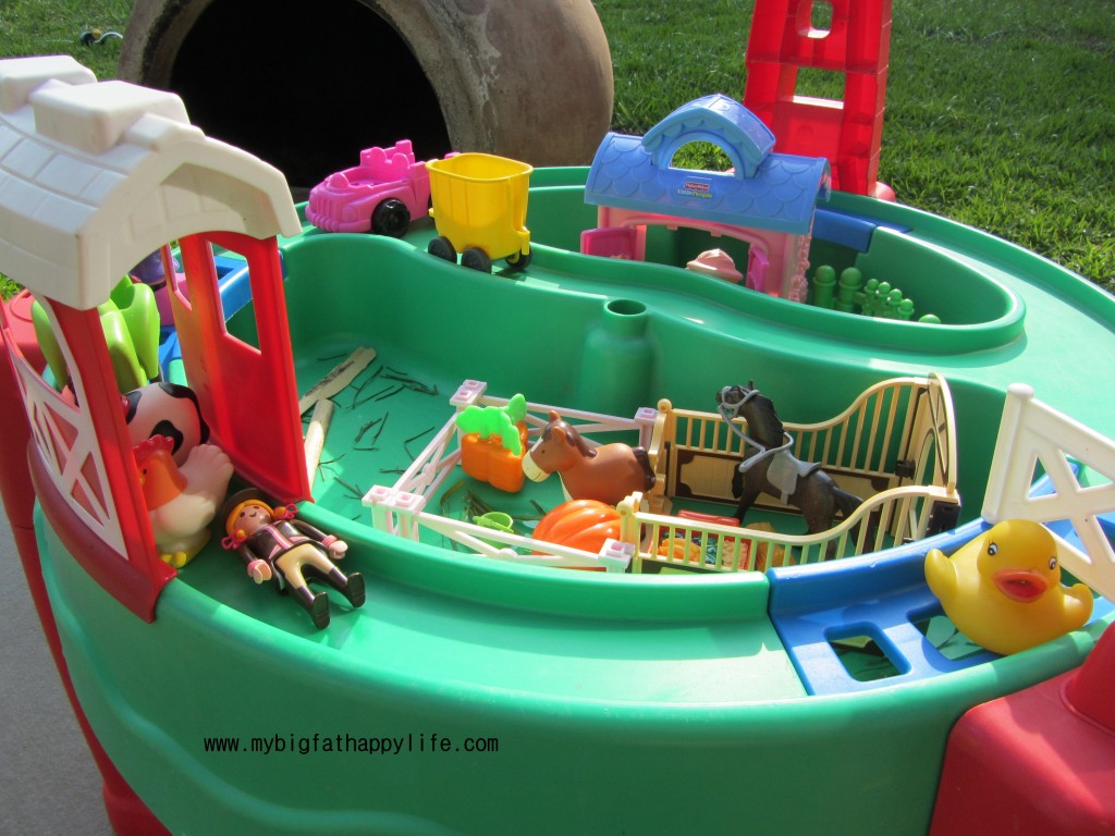 Farm Small World Play | mybigfathappylife.com