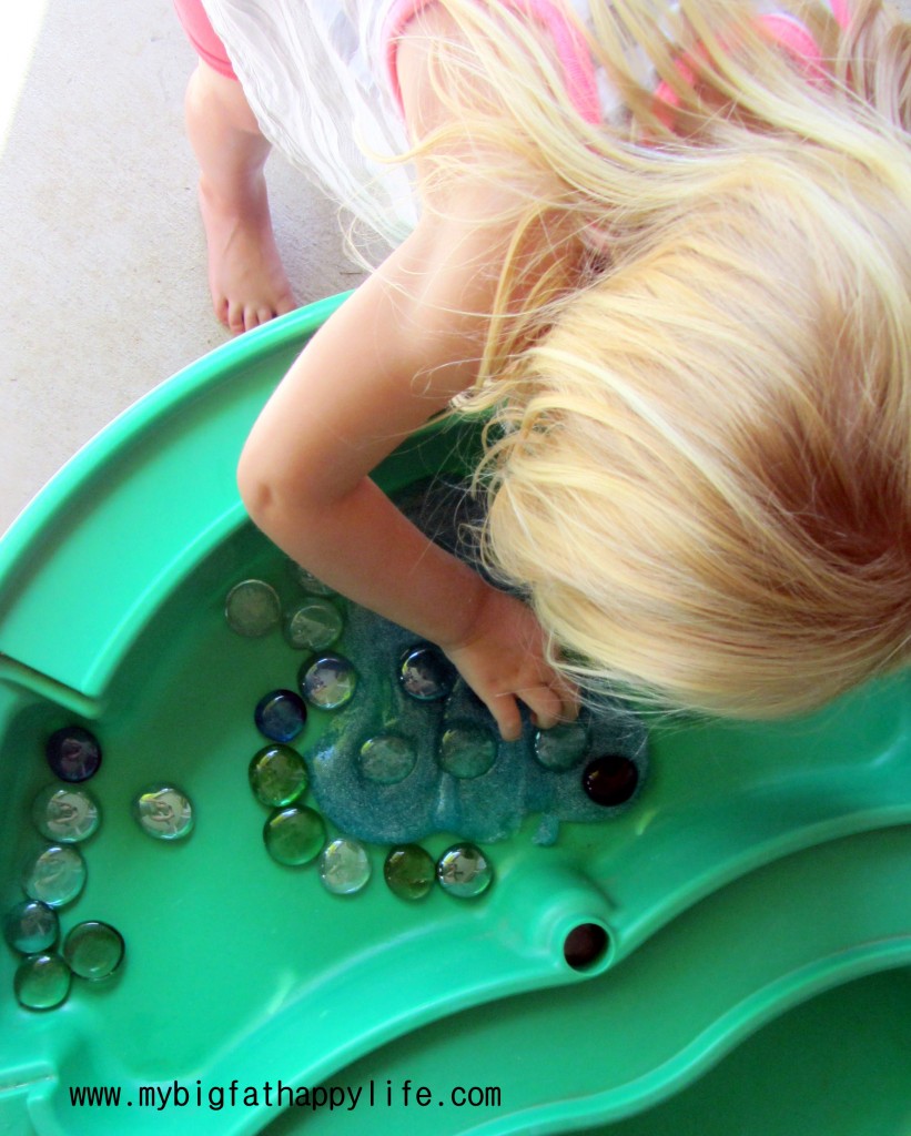 Imaginative Play: How to Make Glitter Slime | mybigfathappylife.com