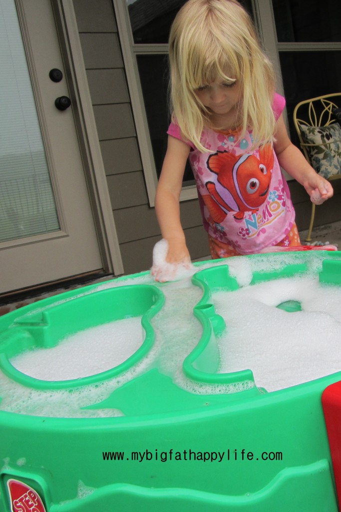 Outdoor Play: Washing Station #playmatters | mybigfathappylife.com