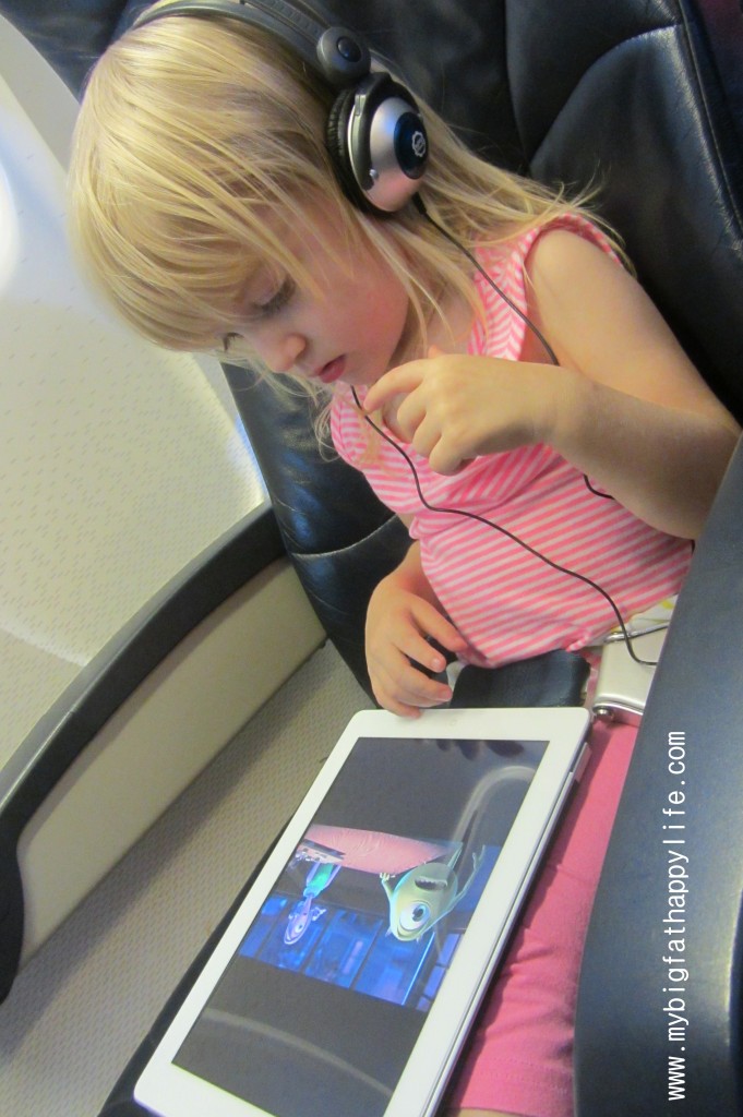 Tips for Entertaining a Toddler on a Plane or Car Ride | mybigfathappylife.com