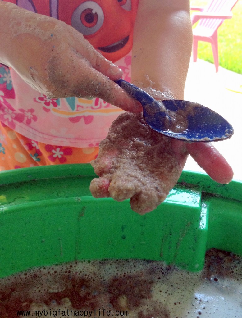 Failed Bubble Painting turned More Messy Potion Fun #playmatters | mybigfathappylife.com