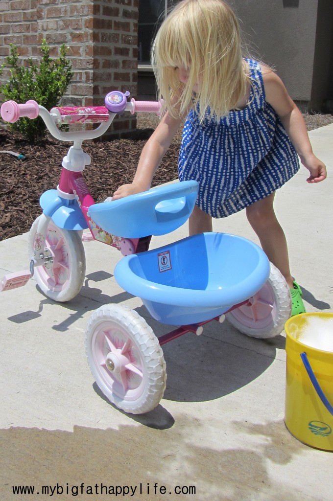 Bike Wash #outside #summerfun | mybigfathappylife.com