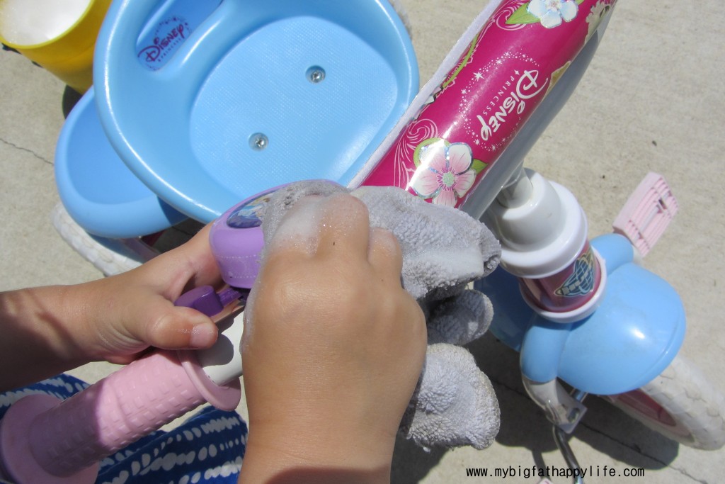 Bike Wash #outside #summerfun | mybigfathappylife.com