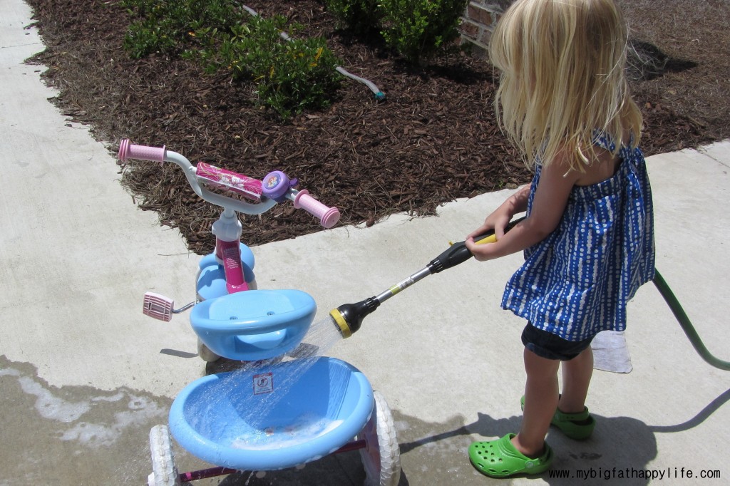 Bike Wash #outside #summerfun | mybigfathappylife.com