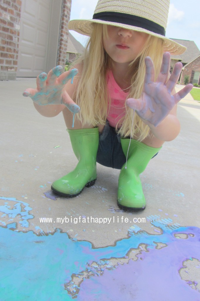 Exploding Chalk Paint #chalk #scienceexperiment #messyplay | mybigfathappylife.com