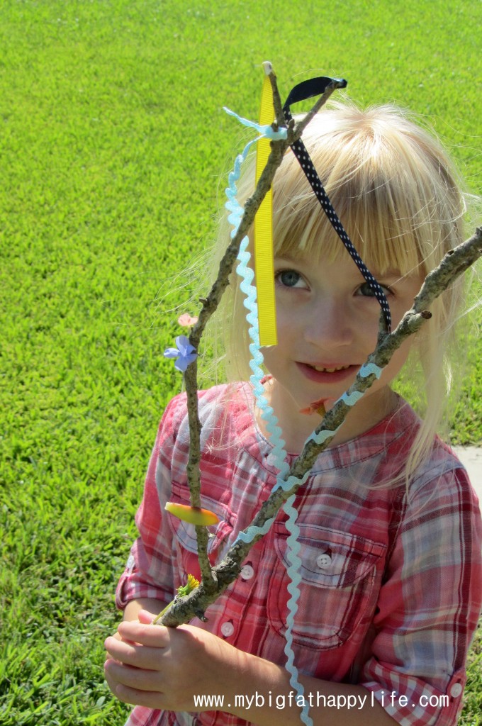 Creating Nature Wands #artsandcrafts #kidsactivity | mybigfathappylife.com