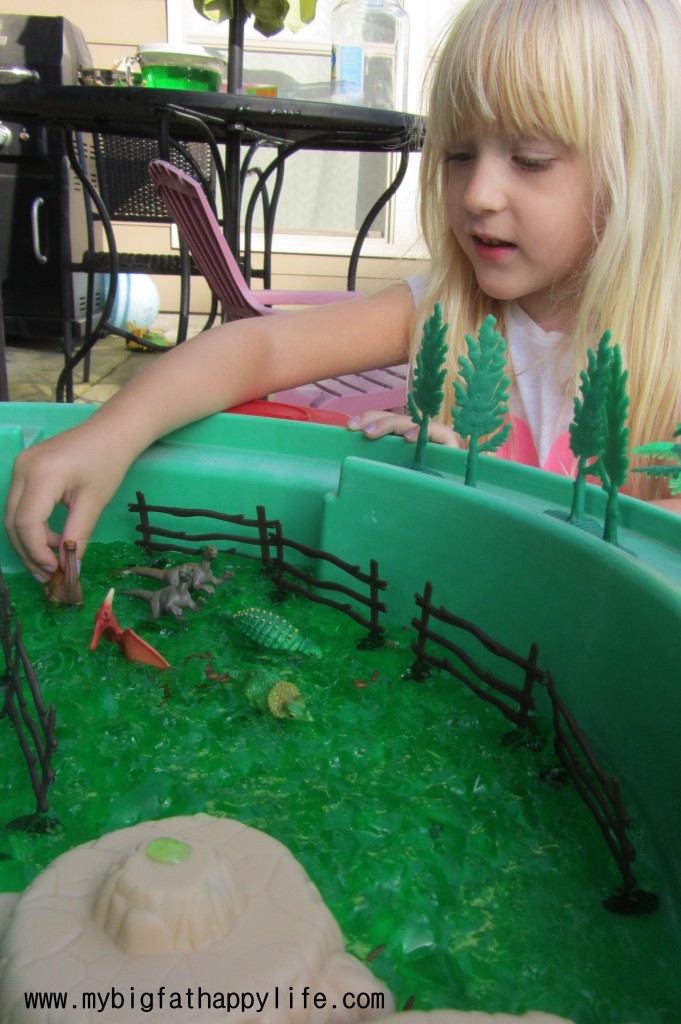 Dinosaur Swamp Small World Play #imaginativeplay #sensory #smallworld #kidactivity | mybigfathappylife.com