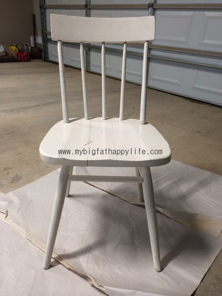 Spray Painting Chairs #DIY #furniture #spraypaint #oldlikenew | mybigfathappylife.com