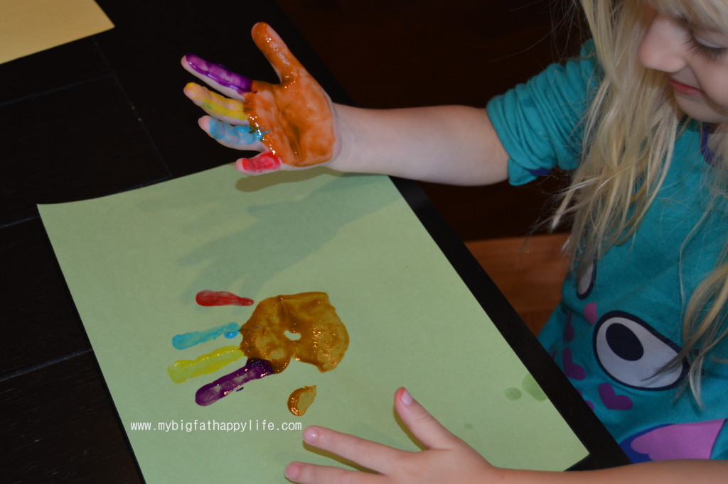 Thanksgiving Handprint Turkey #artsandcrafts #kidsactivity | mybigfathappylife.com