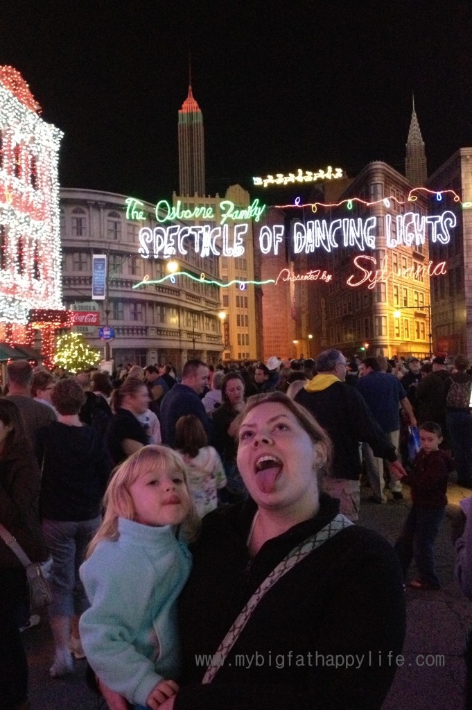 Hollywood Studios: Osborne Family Spectacle of Dancing Lights  #WaltDisneyWorld #DisneyWorld #Christmas #OsborneFamily | mybigfathappylife.com