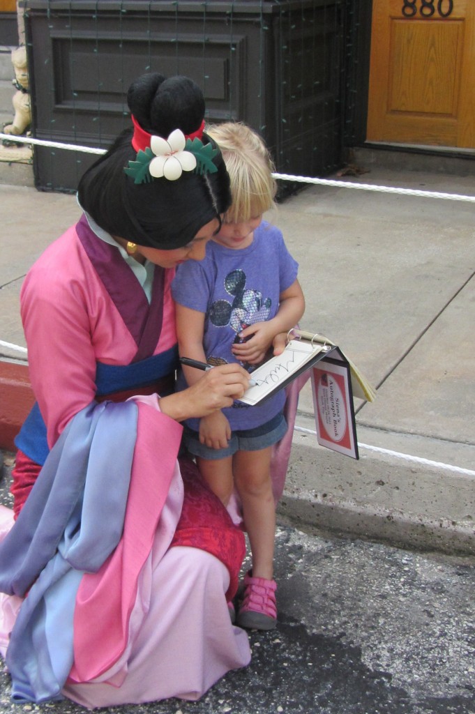 Disney Prep: Making an Autograph Book for Characters #WaltDisneyWorld #DIsneyWorld #DIsneyCruise | mybigfathappylife.com