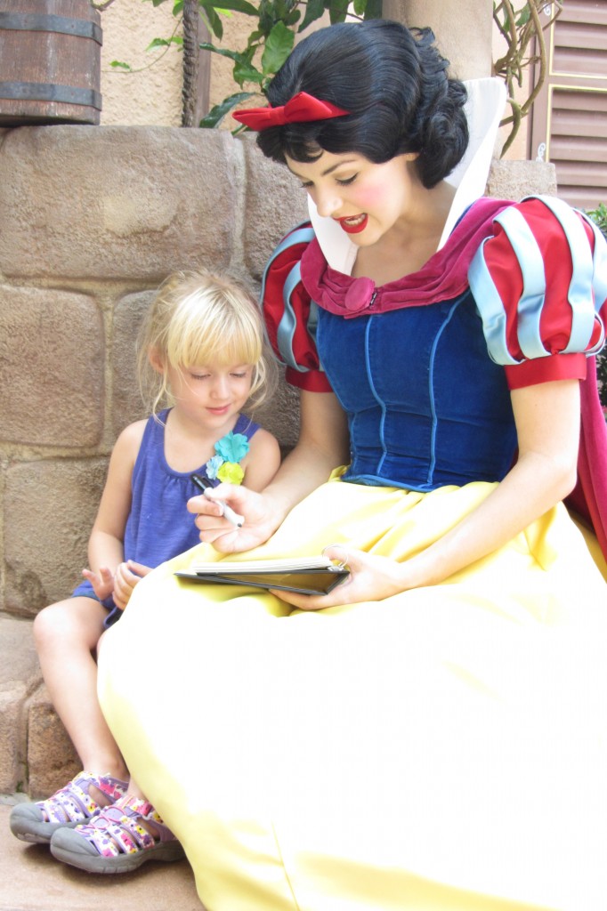 Disney Prep: Making an Autograph Book for Characters #WaltDisneyWorld #DIsneyWorld #DIsneyCruise | mybigfathappylife.com