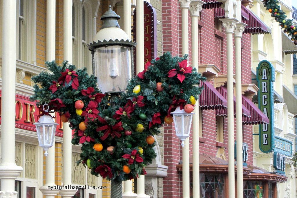 Christmas at Disney World #disney #waltdisneyworld #christmas | mybigfathappylife.com