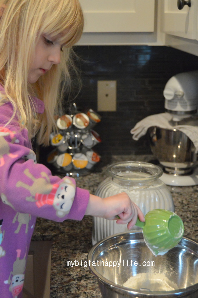 Animal Tracks Playdough #kidactivity #imaginativeplay | mybigfathappylife.com