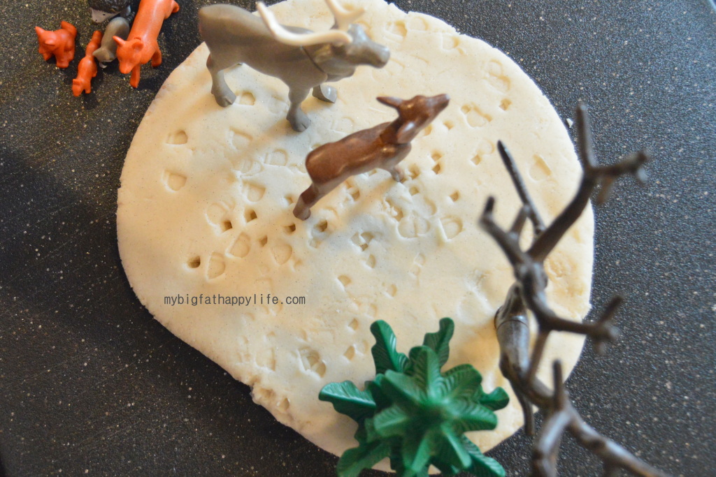 Animal Tracks Playdough #kidactivity #imaginativeplay | mybigfathappylife.com