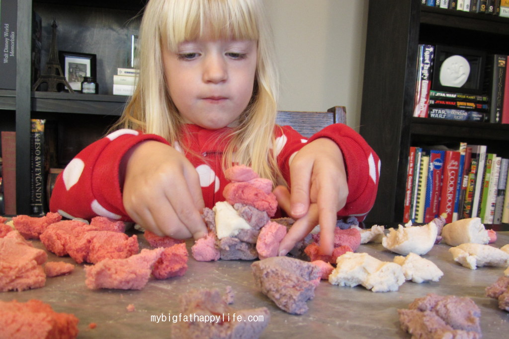 How to make a Valentine's Day Heart Banner | mybigfathappylife.com