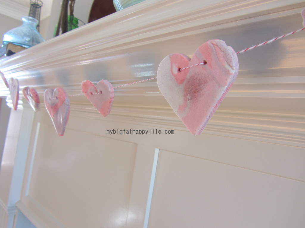 How to make a Valentine's Day Heart Banner | mybigfathappylife.com