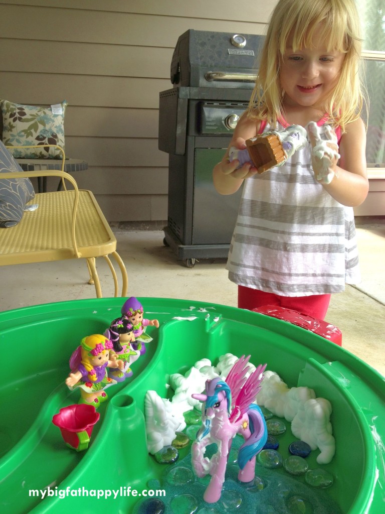 Fantasy Small World Play #imaginativeplay #Kidsactivities #messyplay | mybigfathappylife.com