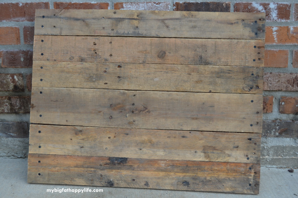 How to Make a Photo Backdrop From a Pallet; perfect for bloggers or Etsy sellers | mybigfathappylife.com