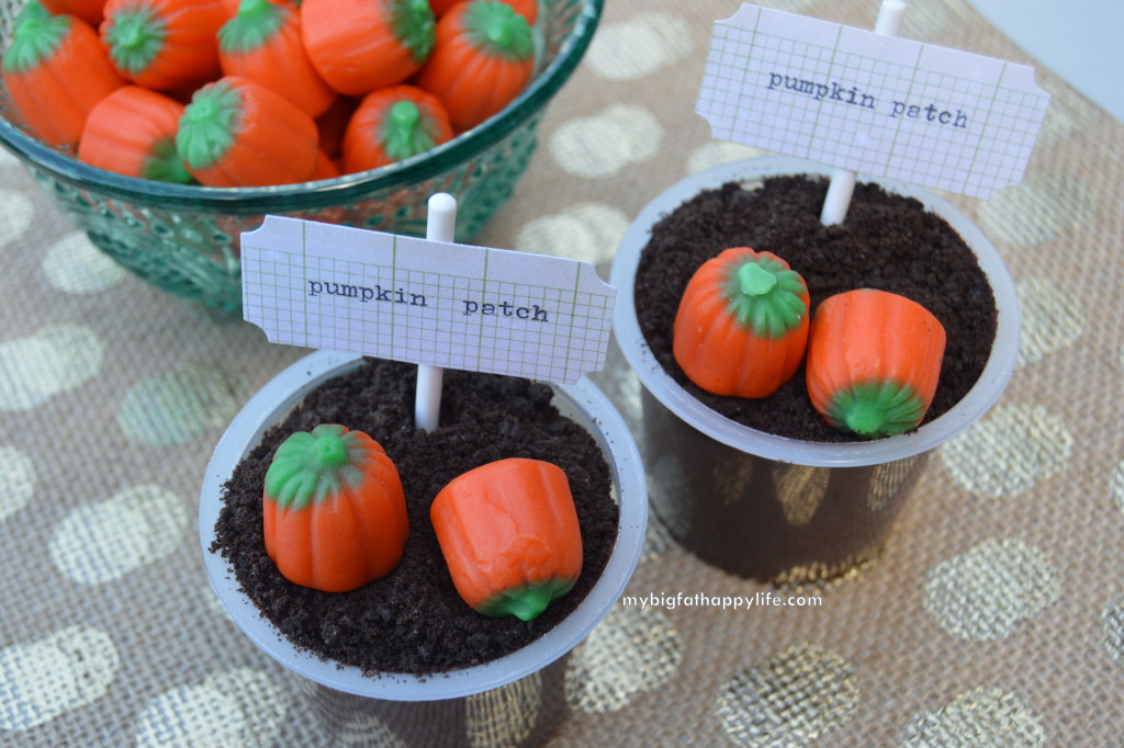 Pumpkin Patch Pudding Cups - A Halloween Snack Idea #ReadySetSnack #ad | mybigfathappylife.com