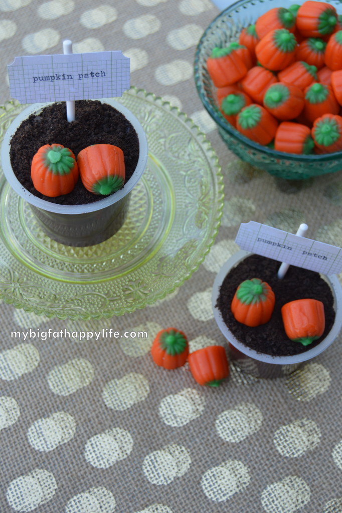 Pumpkin Patch Pudding Cups - A Halloween Snack Idea #ReadySetSnack #ad | mybigfathappylife.com