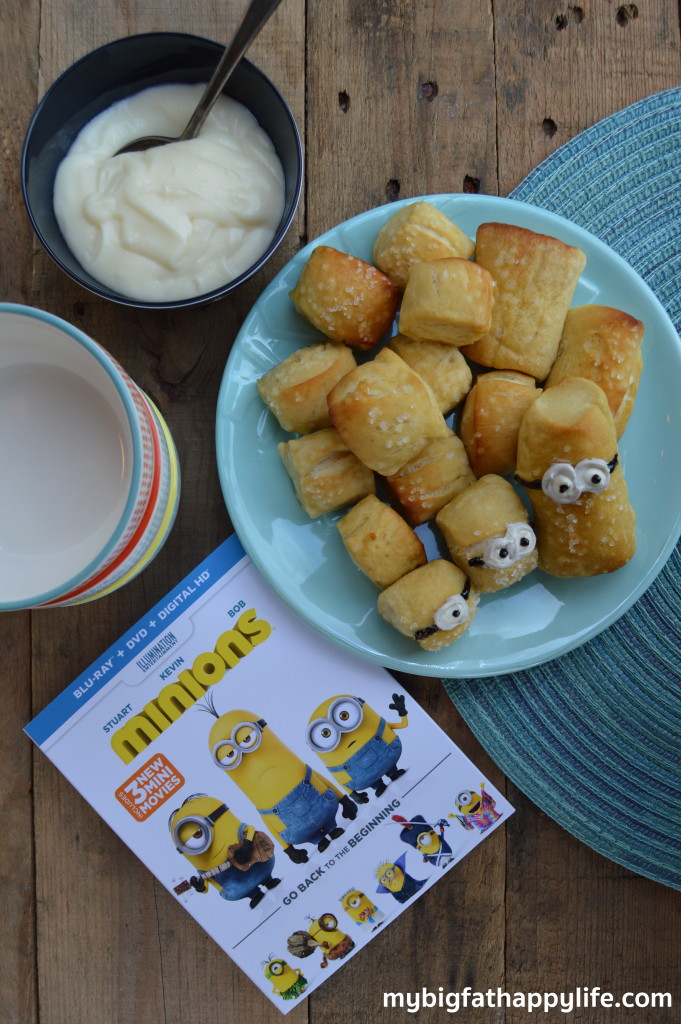 minions Homemade Pretzels with Sweet Cream Cheese Dipping Sauce - a perfect movie night snack | mybigfathappylife.com