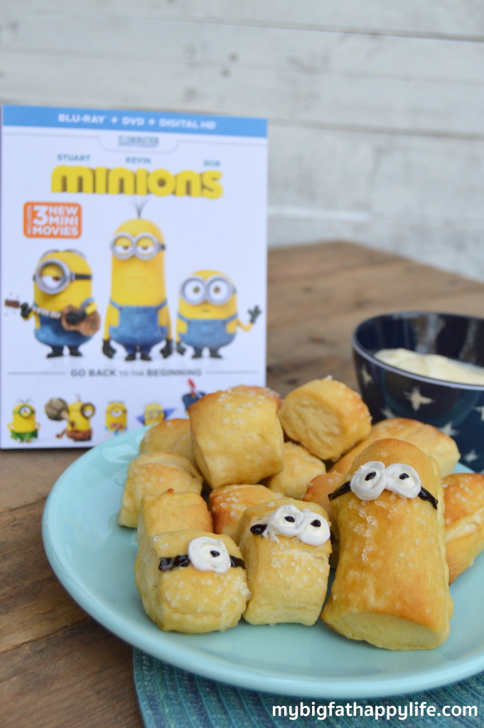 minions Homemade Pretzels with Sweet Cream Cheese Dipping Sauce - a perfect movie night snack | mybigfathappylife.com