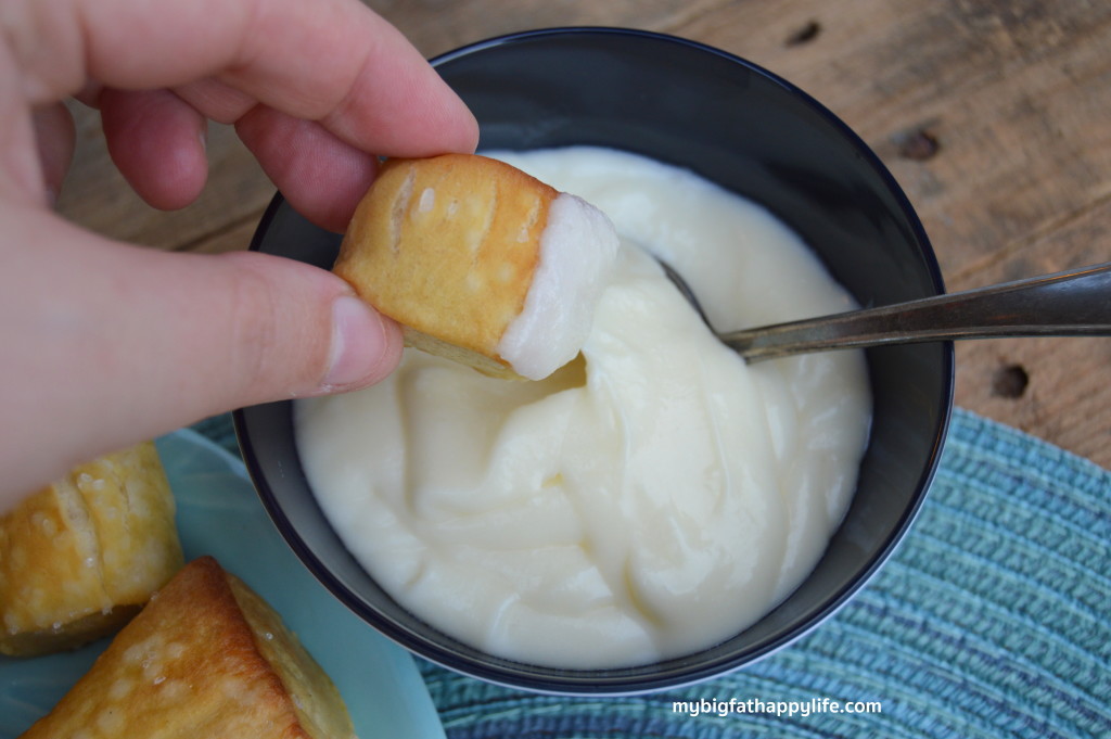 minions Homemade Pretzels with Sweet Cream Cheese Dipping Sauce - a perfect movie night snack | mybigfathappylife.com