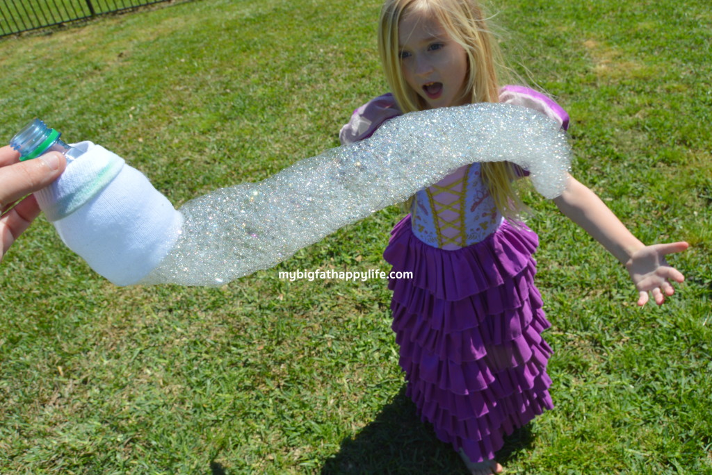 Outdoor Fun: How to make Bubble Snakes + learn about the new all® Fresh Clean Essentials - sulfate free #allEssentials #ad | mybigfathaappylife.com