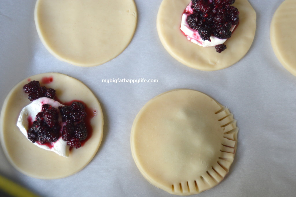 Blackberry Cheesecake Handpies | mybigfathappylife.com