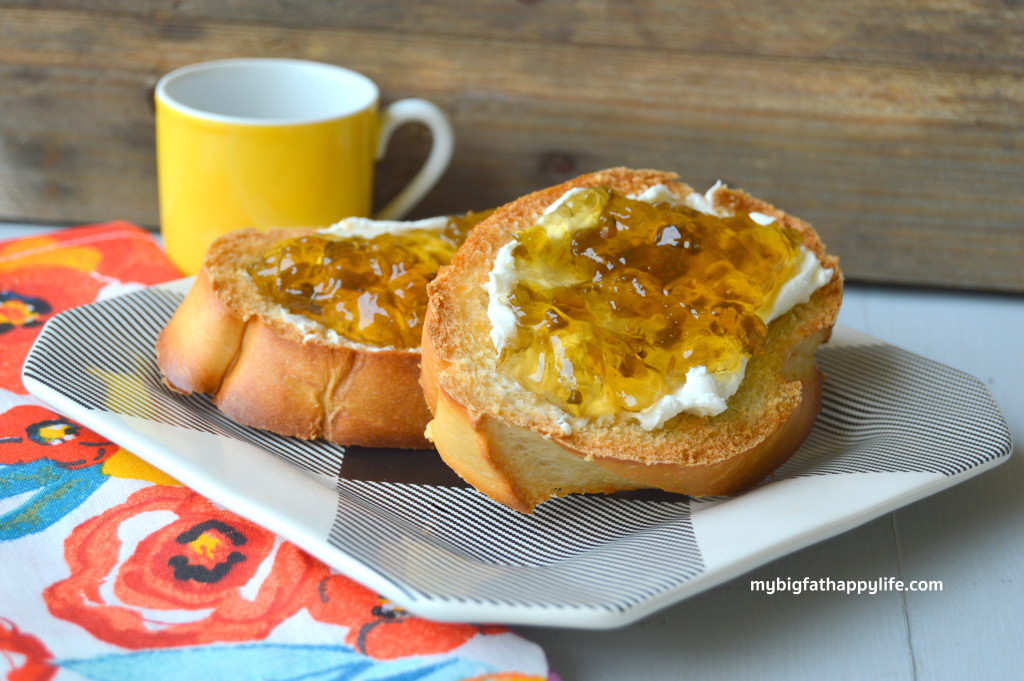 Jalapeño Jelly Crostini with TAZO® Chai Latte K-Cup® Pods #SweetMeetsSpicy #ChaiLatte #Kpods #IC #ad | mybigfathappylife.com