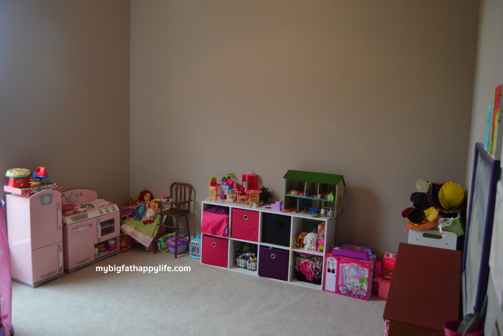 Tips for Decorating a Playroom with Fathead vinyl decals #ad | mybigfathappylife.com