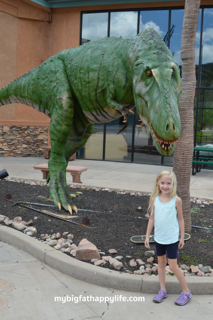 36 Hours in Manitou Springs, Colorado - From Red Rocks to Dinosaurs: One Perfect Day in Manitou Springs, Colorado for the whole family, see what I think is the perfect agenda. | mybigfathappylife.com