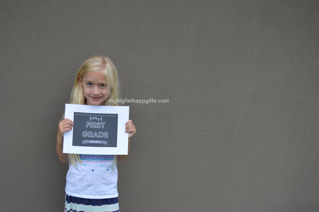 I love this free first day of school printable! All grades available | mybigfathappylife.com