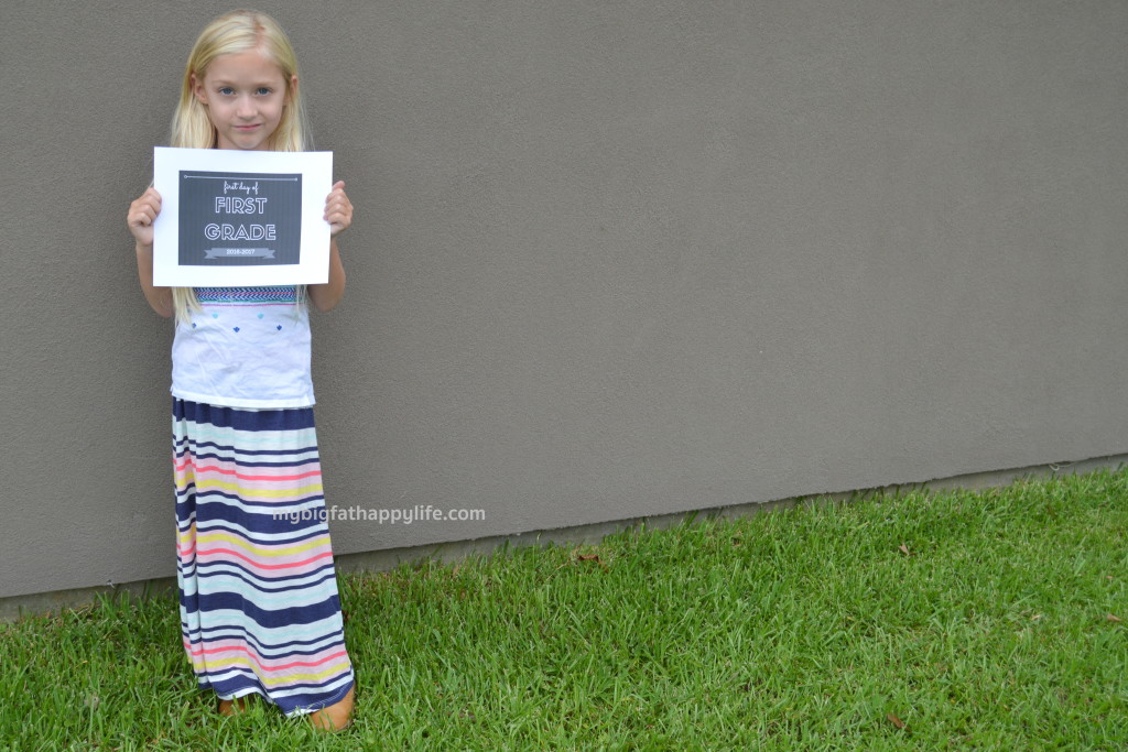 I love this free first day of school printable! All grades available | mybigfathappylife.com