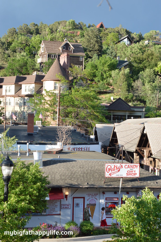 36 Hours in Manitou Springs, Colorado - From Red Rocks to Dinosaurs: One Perfect Day in Manitou Springs, Colorado for the whole family, see what I think is the perfect agenda. | mybigfathappylife.com