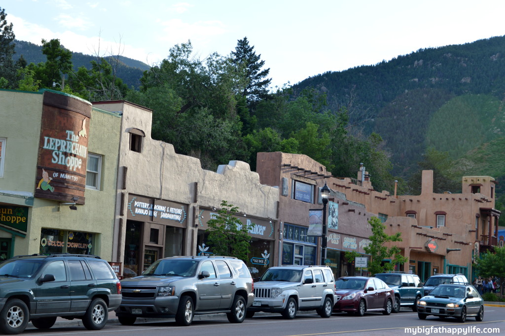 36 Hours in Manitou Springs, Colorado - From Red Rocks to Dinosaurs: One Perfect Day in Manitou Springs, Colorado for the whole family, see what I think is the perfect agenda. | mybigfathappylife.com