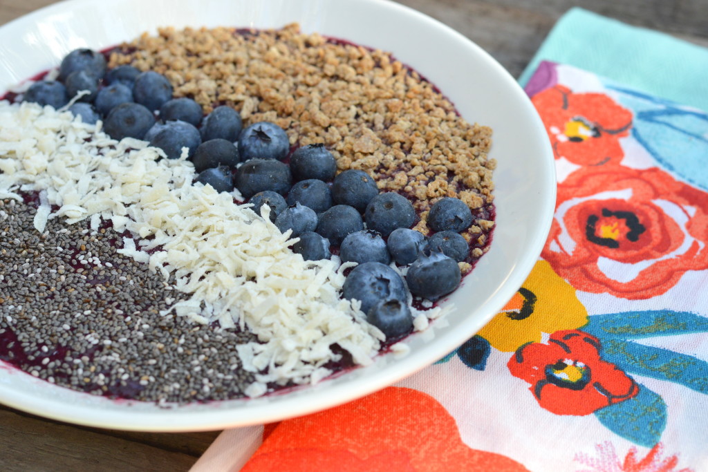 Blueberry Smoothie Bowl - An easy recipe for a refreshing Blueberry Smoothie Bowl that is packed with antioxidants, blueberries and coconut water. #SpoonfulsOfGoodness #CerealAnytime #ad