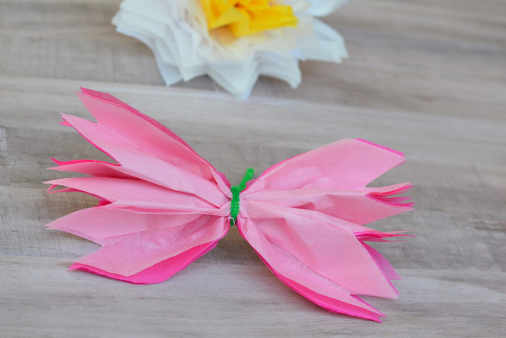 Make your mom a special gift, a bouquet of tissue paper flowers, for Mother's Day including DIY, easy to follow directions. #MakeHerMothersDay #ad