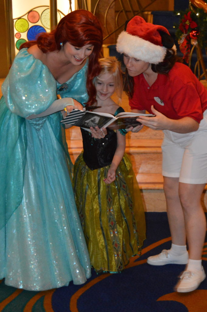 How to make your own personalized Disney autograph book for an upcoming trip to either Disney Cruise, Disney World or Disneyland.