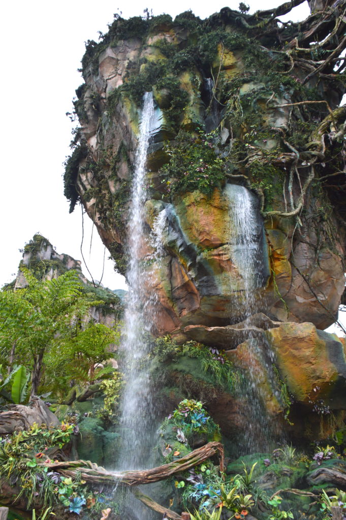 5 Things You Must Experience at the new Pandora land at Animal Kingdom, Walt Disney World; Avatar Flight of Passage and Na'vi River Journey