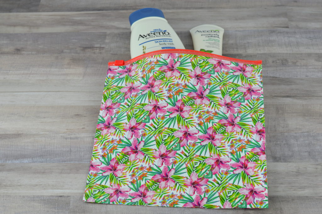 DIY Travel Bag / Toiletries Bag - Keep all your toiletries in one place with this DIY travel bag tutorial. This project is easy enough for anyone while still ending up with a beautiful, functional bag. #ad | mybigfathappylife.com