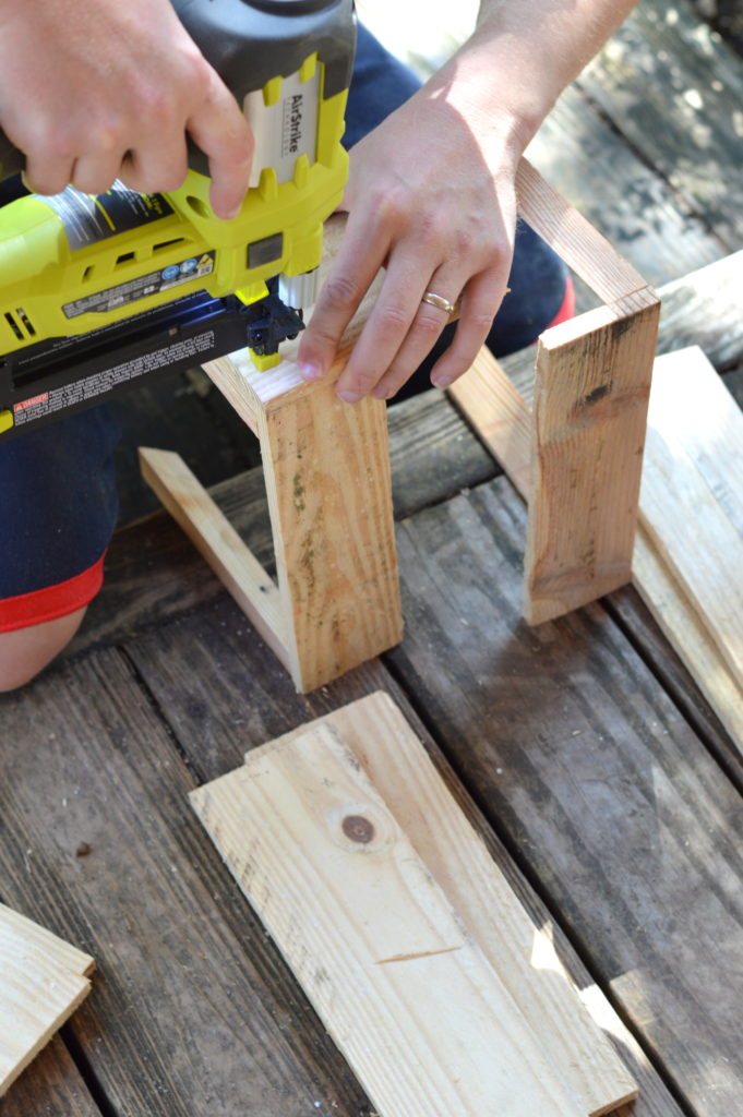 DIY Apple Crate + Preparing Your House for the Holiday Season #DIYHolidayWithSCJ #ad | mybigfathappylife.com