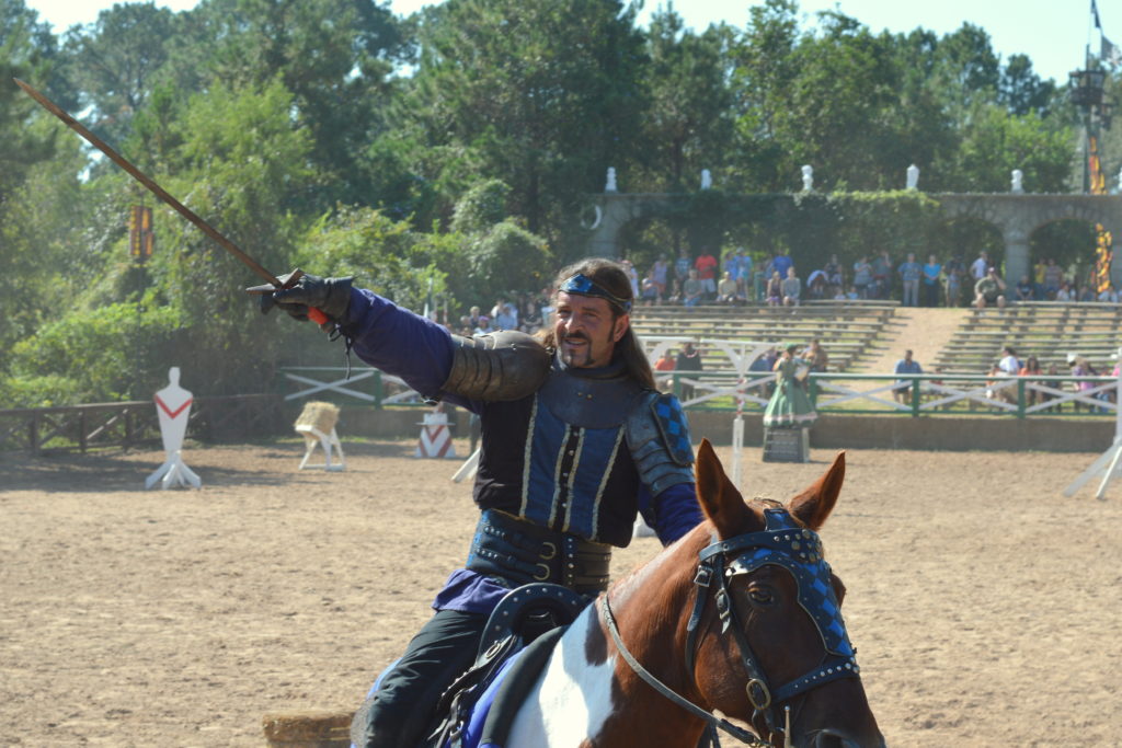 7 Tips for Visiting the Texas Renaissance Festival #texrenfest #hosted | mybigfathappylife.com