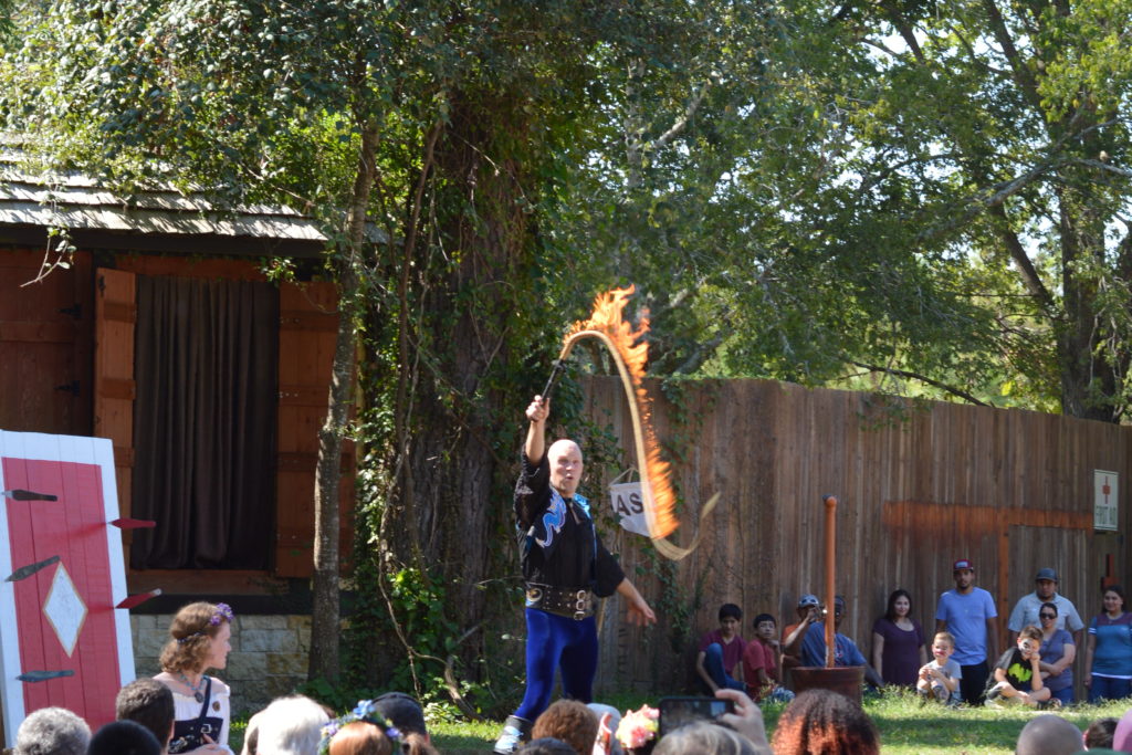 7 Tips for Visiting the Texas Renaissance Festival #texrenfest #hosted | mybigfathappylife.com