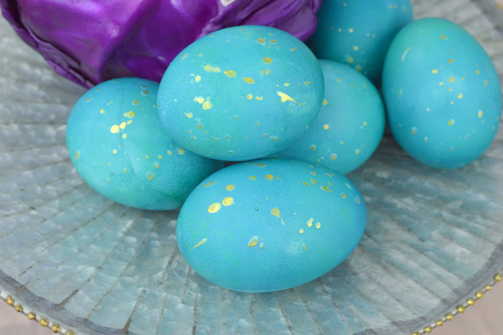 Easy natural dye for beautiful blue Easter eggs using red cabbage.