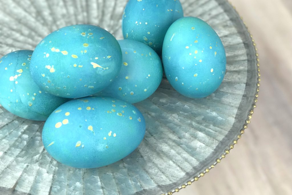 Easy natural dye for beautiful blue Easter eggs using red cabbage.