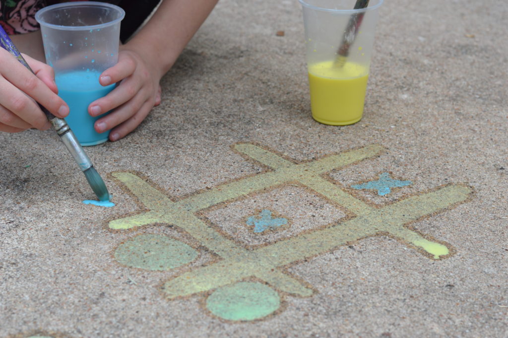 One of our favorite activities to do during the warmer months is to make homemade sidewalk chalk paint.