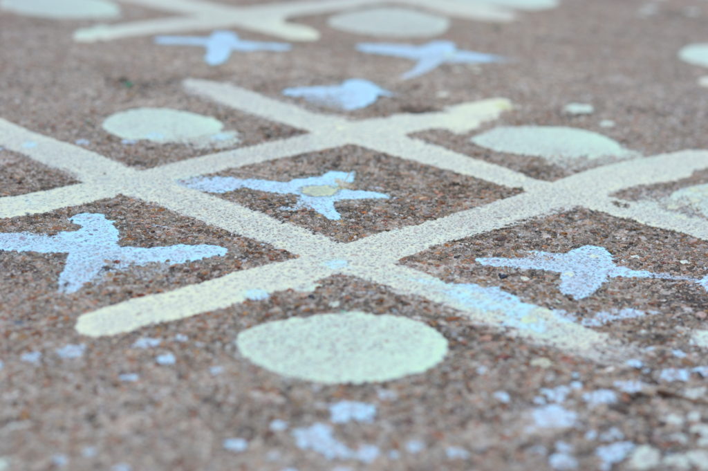 One of our favorite activities to do during the warmer months is to make homemade sidewalk chalk paint.