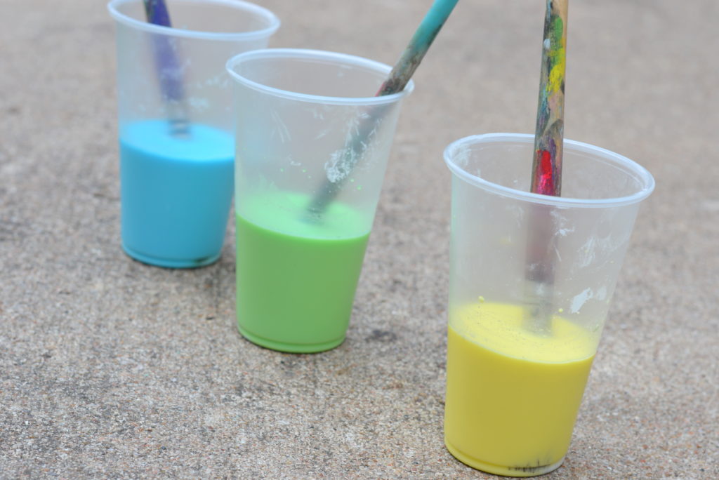 One of our favorite activities to do during the warmer months is to make homemade sidewalk chalk paint.